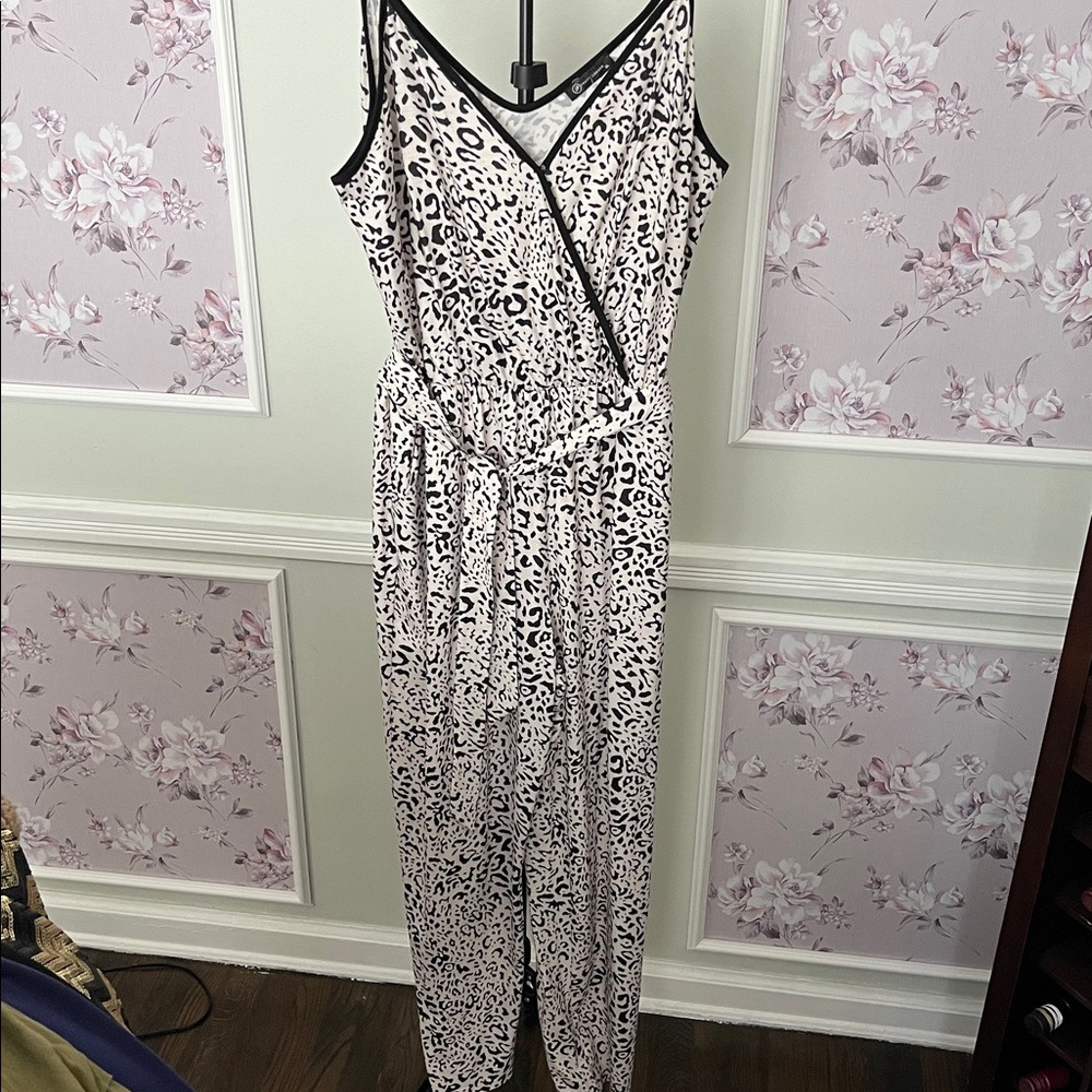 Stylish Black and White Leopard Print Jumpsuit